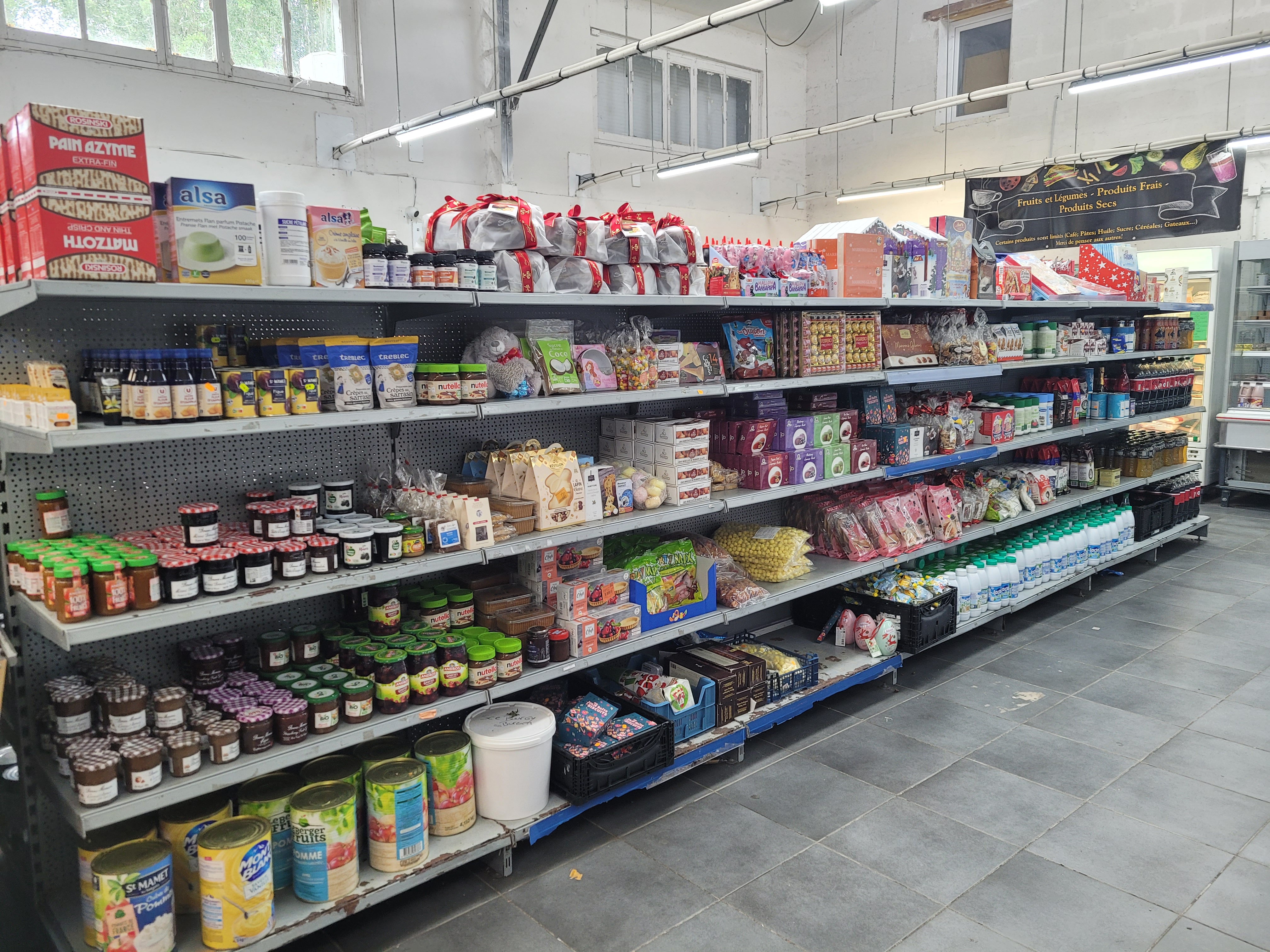 Épicerie Mon Panier Gourmand - Rayons de produits alimentaires et d'hygiène